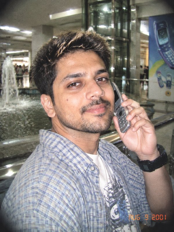 Y2K Mall 1980s photo example